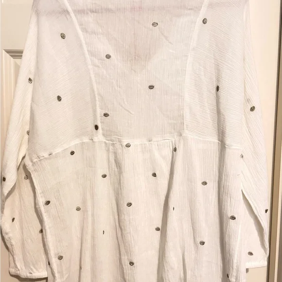White Tunic with Silver Accents - Picture 5 of 6